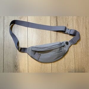 TRENDY‎ Ash Blue Neoprene Belt Bag Minimalist Crossbody Sling Athleisure Street